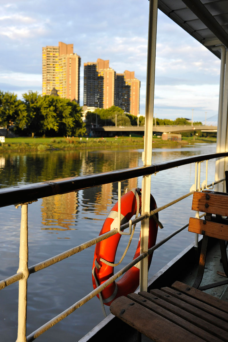 mannheim museumsschiff neckarpromenade