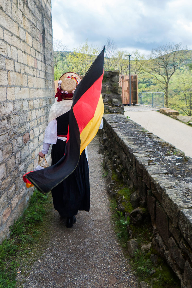 hambacher schloss hambacher fest inszenierte fuehrung neustadt weinstraße wiege demokratie hambacher schloss hambacher fest inszenierte fuehrung neustadt weinstraße wiege demokratie