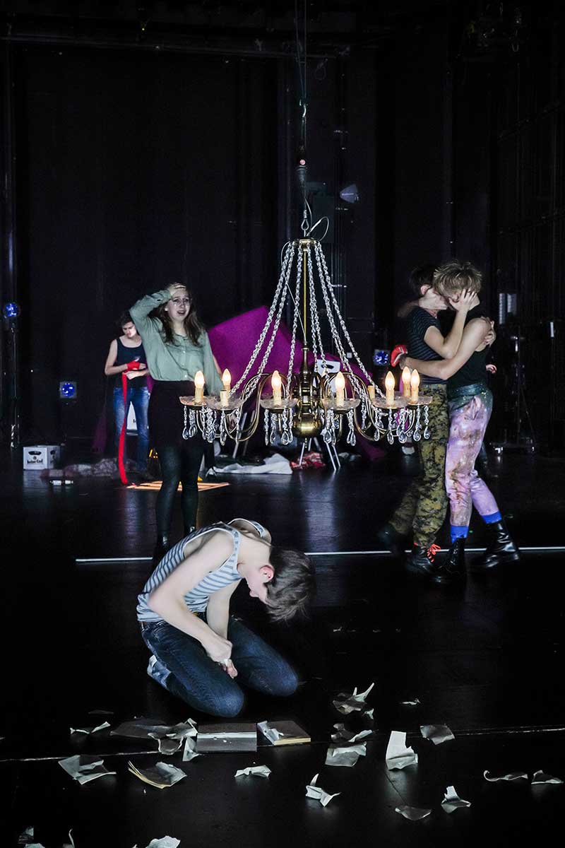 internationale schillertage nationaltheater mannheim Junges Deutsches Theater Berlin  internationale schillertage nationaltheater mannheim Junges Deutsches Theater Berlin